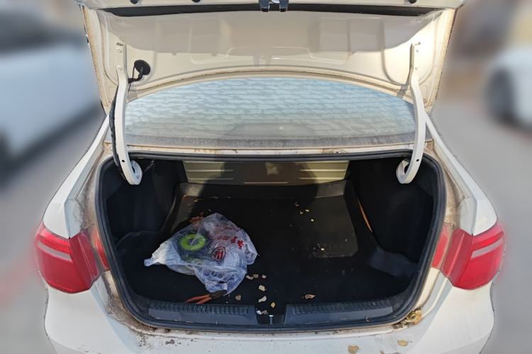 Used Volkswagen Jetta 2015 Value Edition 1.6L Manual Fashionable Style Trunk