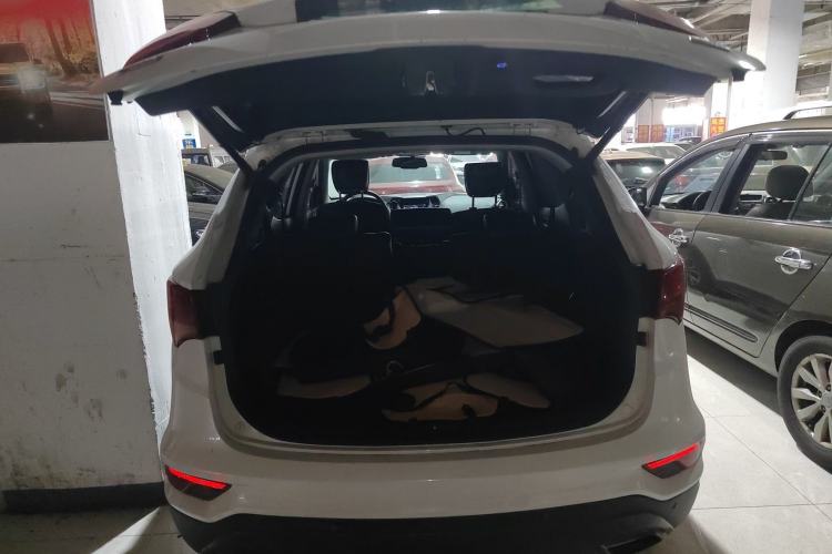 Used Hyundai Santa Fe 2017 2.0T Automatic All-Wheel Drive Smart 7-Seater Trunk