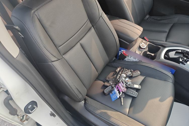 Used Nissan X-Trail 2019 2.5L CVT Smart Connect Luxury Edition 4WD Right Front Seat