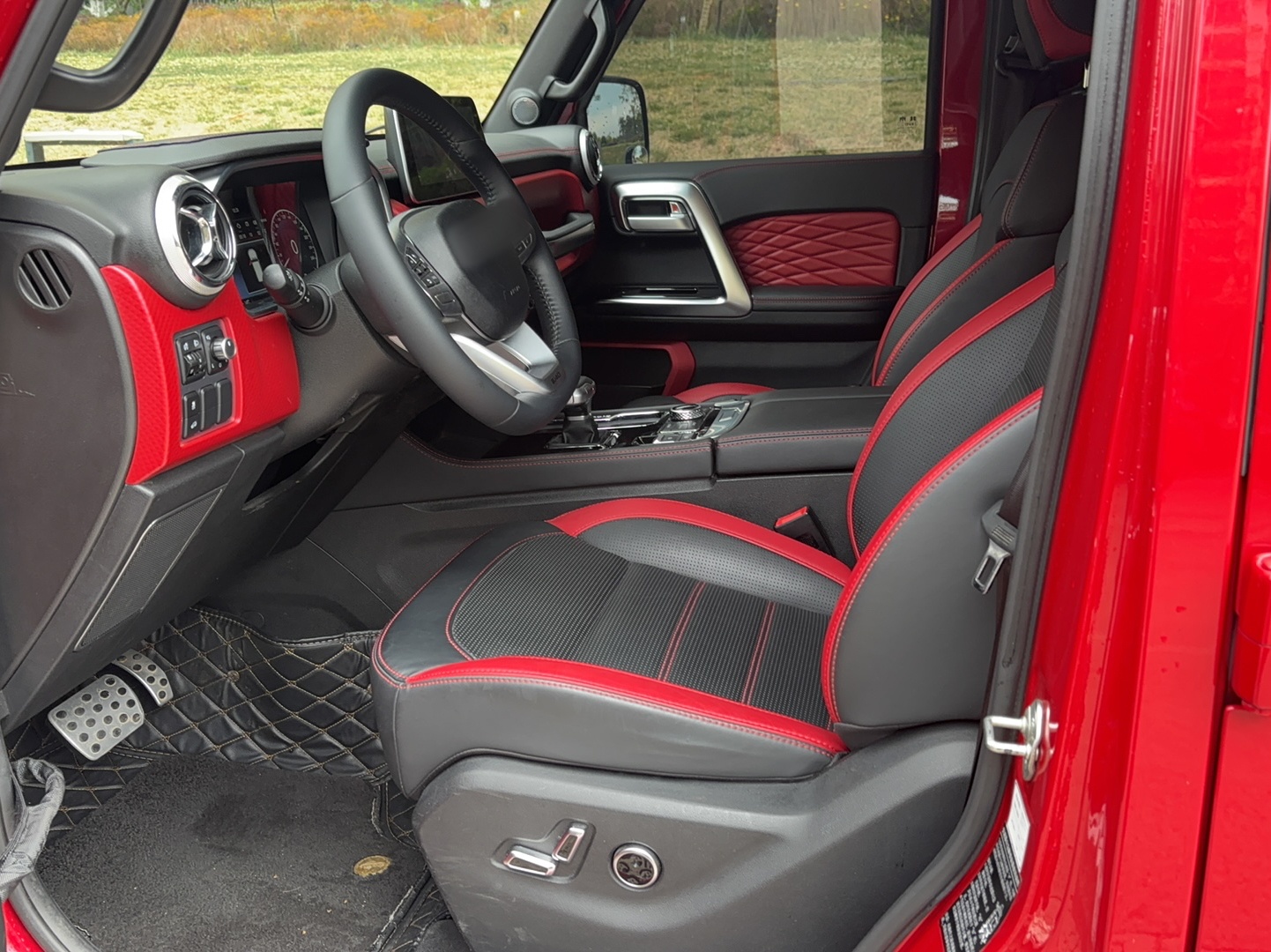 المقاعد الأمامية داخل السيارة