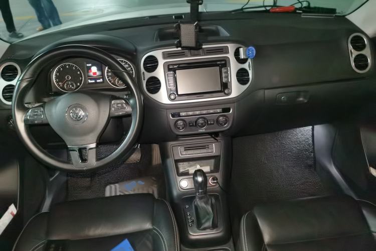 Used Volkswagen Tiguan 2016 300TSI Automatic Two-Wheel Drive Luxury Edition Center Console