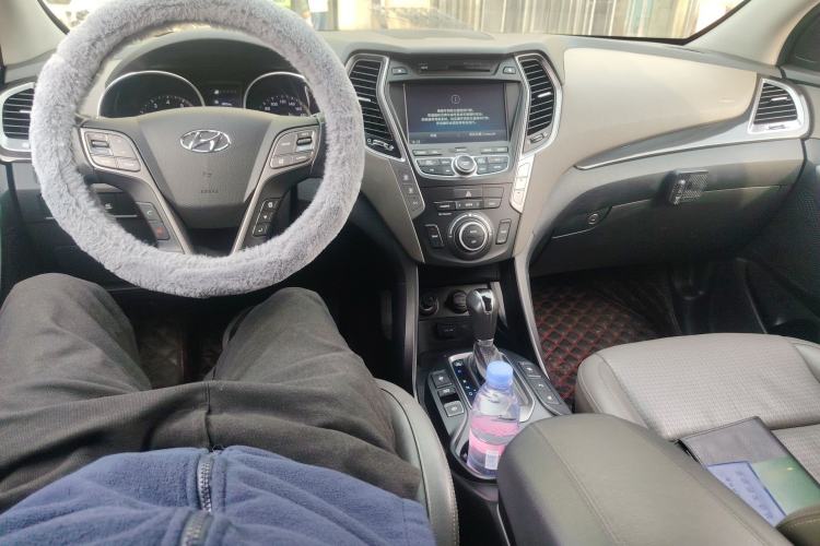 Used Hyundai Santa Fe Classic 2013 Revised Version 3.0L Four-Wheel Drive Flagship Edition Euro IV Center Console