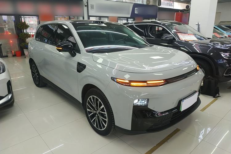 Used Leapmotor B10 2025 600 LiDAR Version Front Right 45 Deg