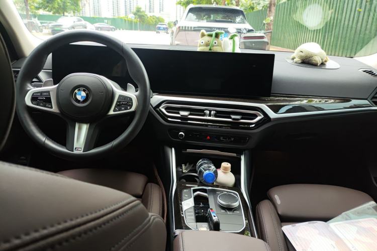 Used BMW 3 Series 2023 325Li M Sport Package Center Console