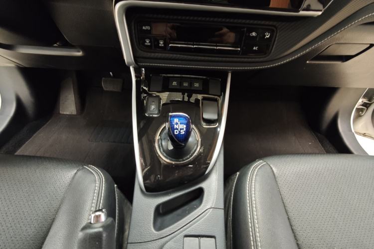 Used Toyota Levin 2017 Revised Dual-Engine 1.8H GS E-CVT Elite Sunroof Version China V Standard