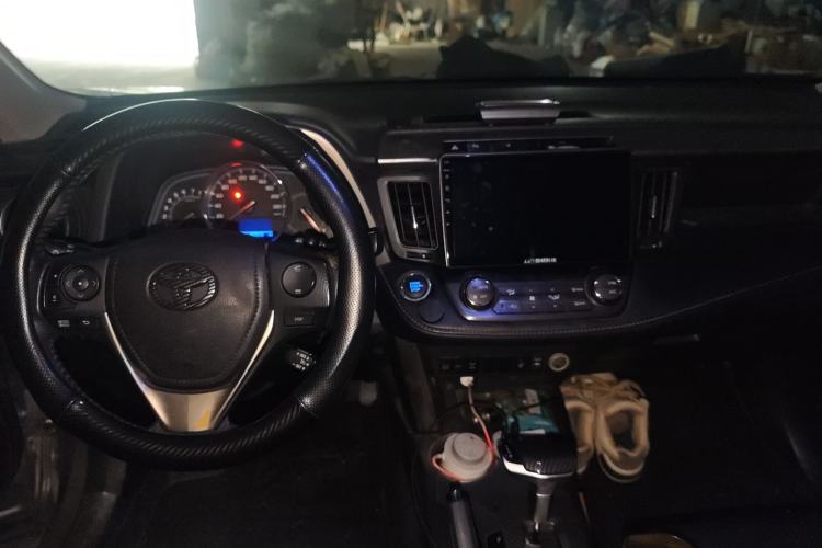 Used Toyota RAV4 2015 2.0L CVT Four-Wheel Drive New Edition Center Console