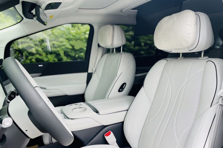 Used XPeng X9 2024 702 Ultra-Long Range Max Interior 4