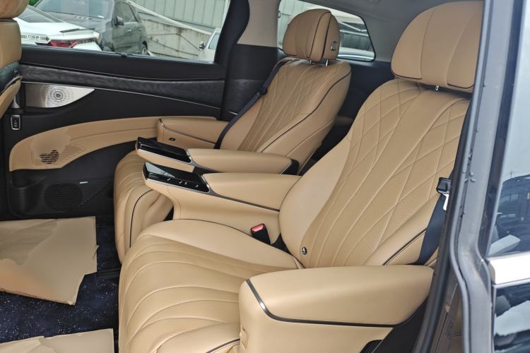 Used Denza D9 2024 DM-i 980 Four-Wheel Drive Prestige Model Left Rear Seat