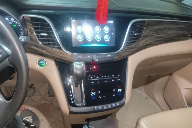 Used Buick GL8 2017 ES 28T Luxury Model China V Standard Audio And AC Panel