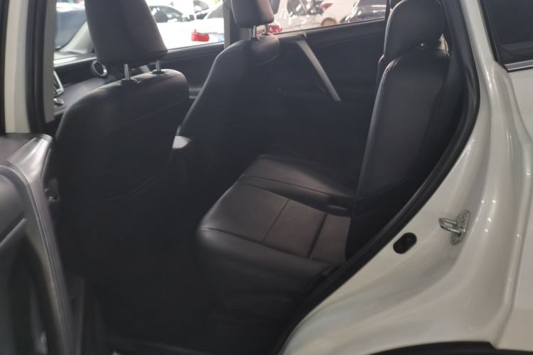 Used Toyota RAV4 2016 2.0L CVT Two-Wheel Drive Fashion Edition China V Standard Left Rear Seat