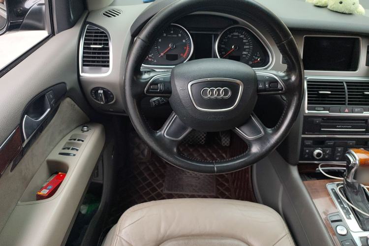 Used Audi Q7 2013 35 TFSI Comfort Model Steering Wheel