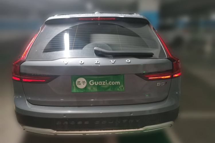 Used Volvo V90 2022 Cross Country B5 AWD Prestige Edition
