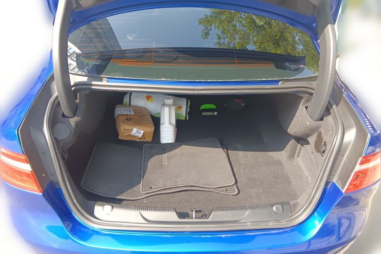 Used Jaguar XE 2018 2.0T 250 PS Two-Wheel-Drive R-Sport Sport Edition
