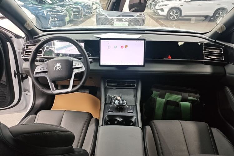 Used BYD Qin L 2025 DM-i Smart Drive 120KM Superior Model Center Console