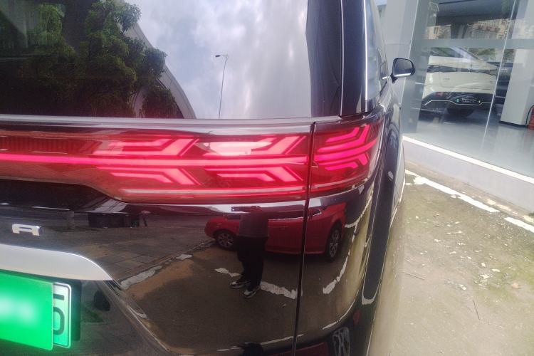 Used Denza D9 2025 DM-i Intelligent Drive 1020 Four-Wheel Drive Flagship Model Exterior 3