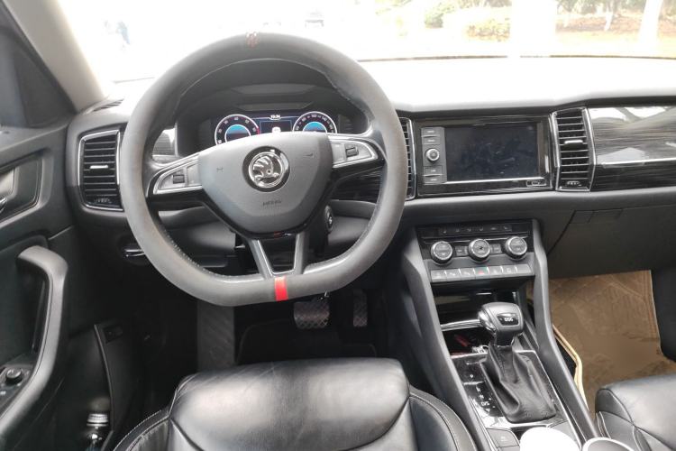 Used Skoda Kodiaq 2019 Facelifted TSI330 7-Seater Two-Wheel-Drive Luxury Enjoyment Edition China VI Standard Steering Wheel