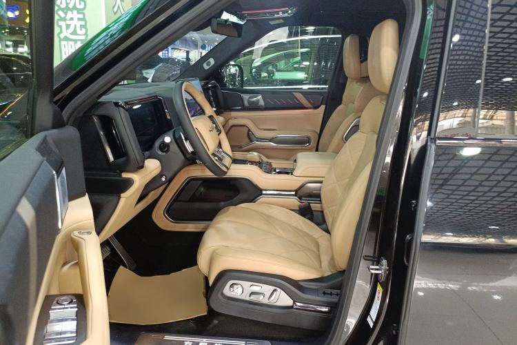 Used Formula Leopard Leopard 8 2025 Smart & Brave Flagship Edition 7 Seats