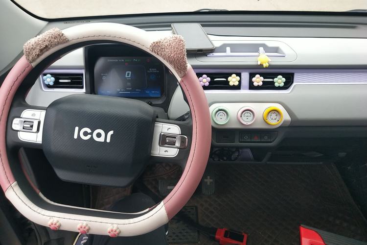 Used Chery QQ Ice Cream 2022 120km Conical Shape Lithium Iron Phosphate Center Console