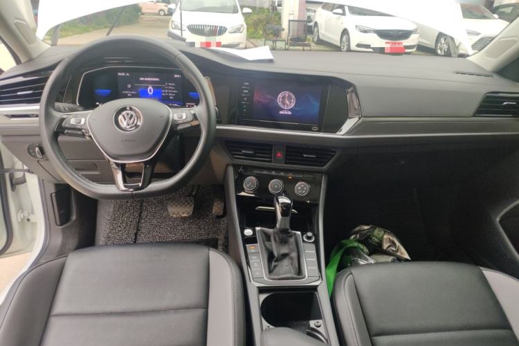 Used Volkswagen Sagitar 2022 280TSI DSG Flyover Edition Center Console