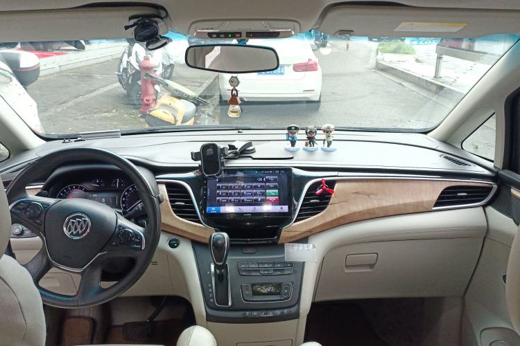 Used Buick GL8 2017 ES 28T Comfort Model China V Standard Center Console