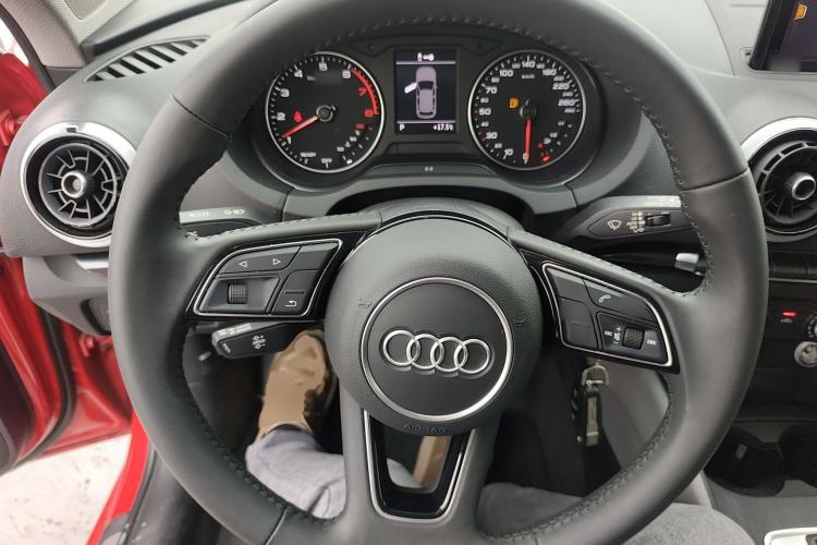Used Audi A3 2020 Sportback 35 TFSI Fashion Edition China VI Emission Standard Steering Wheel