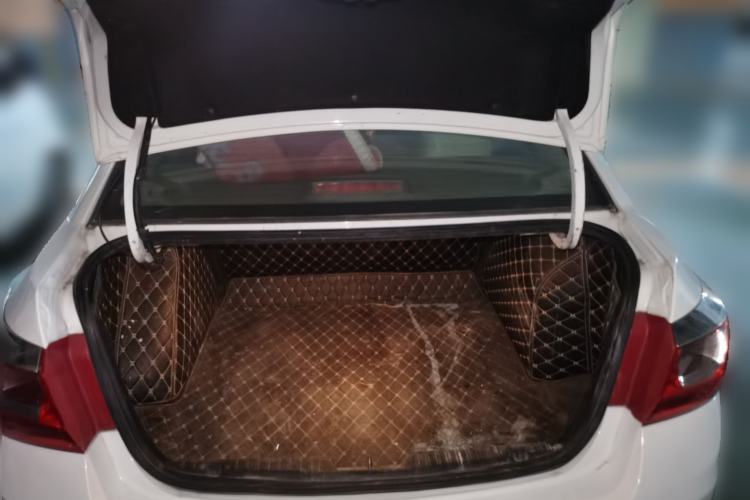 Used Chevrolet Cruze 2015 1.5L Classic SE MT Trunk