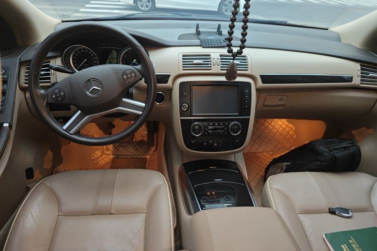 Used Mercedes-Benz R-Class 2017 R 320 4MATIC Business Edition Prestige Model
