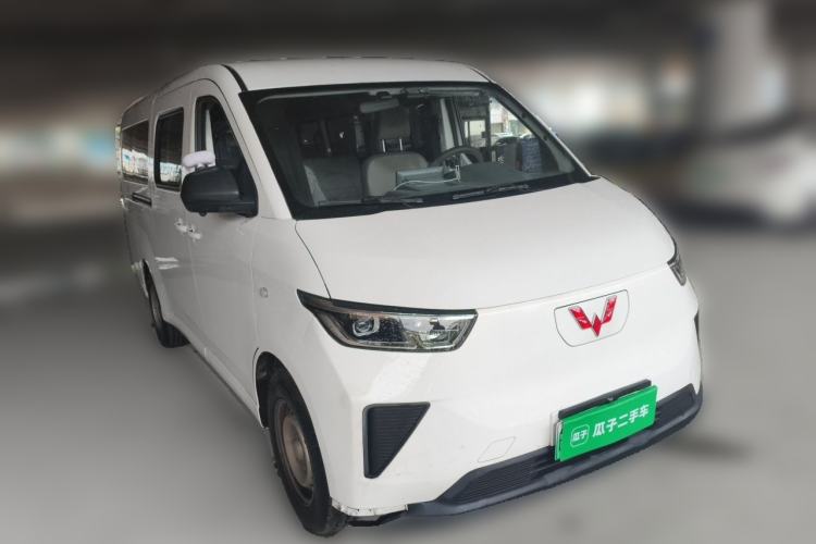 Used Wuling Yangguang 2024 300km Comfort-Grade Passenger Van 60kW
