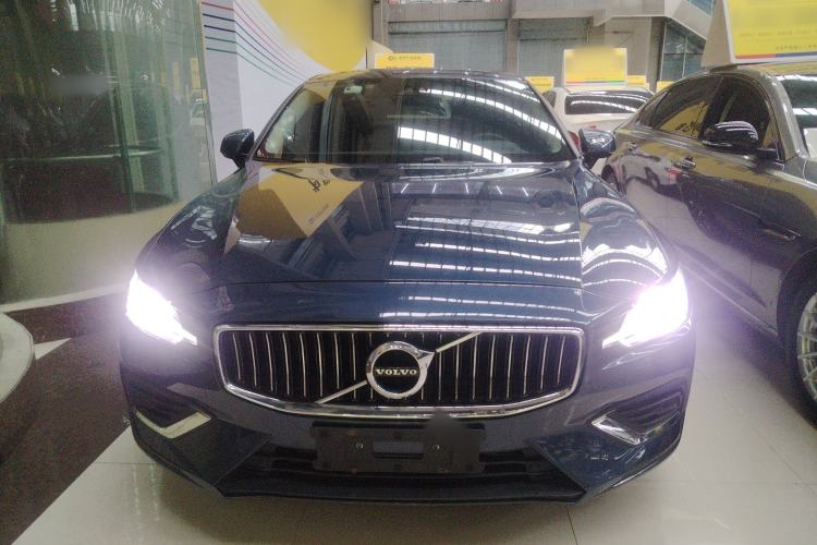 Used Volvo S60 2021 T4 Zhiyi Luxury Edition
