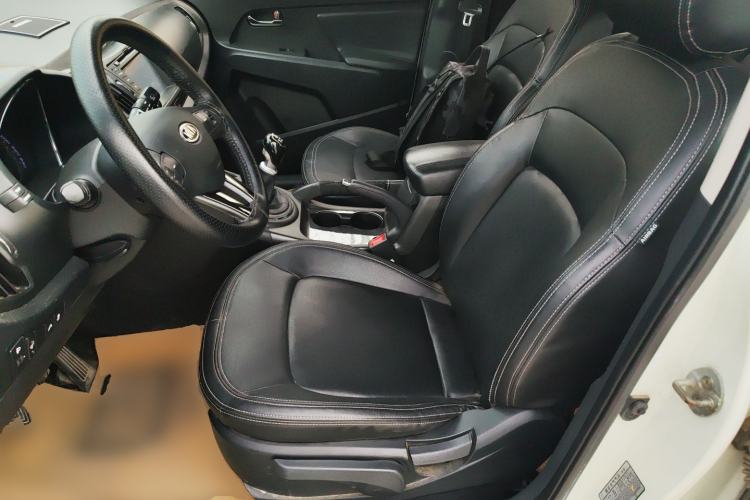 Used Kia Sportage R 2012 2.0L Manual Two-Wheel Drive GLS Left Front Seat