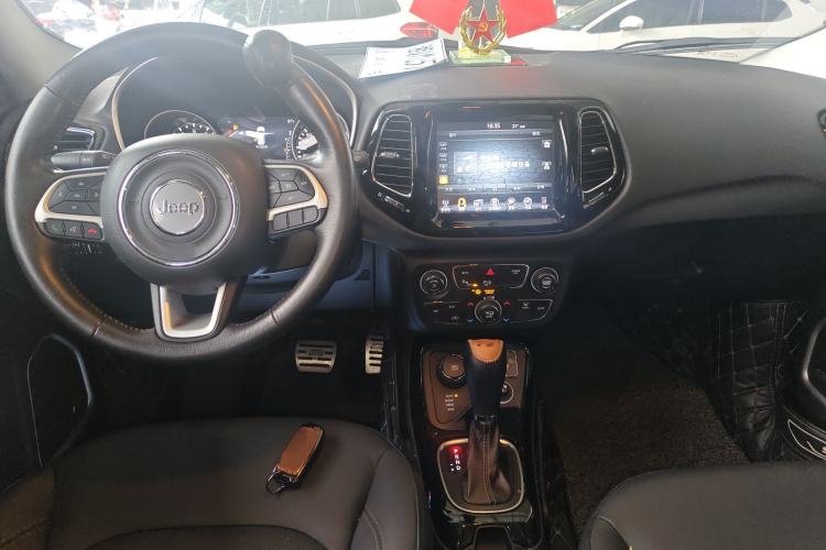 Used Jeep Compass 2017 200T Automatic Prestige Four-Wheel Drive Edition Center Console