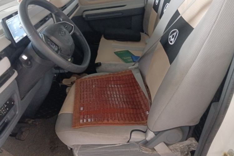 Used SAIC MAXUS Dana V1 2025 V1 Long-Wheelbase High-Roof Cargo Version (50 kWh) Left Front Seat