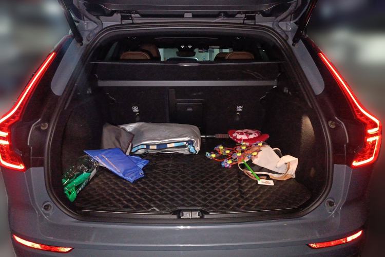 Used Volvo XC60 New Energy 2023 T8 Plug-in Hybrid Long-Range All-Wheel Drive Smart Luxury Edition Trunk