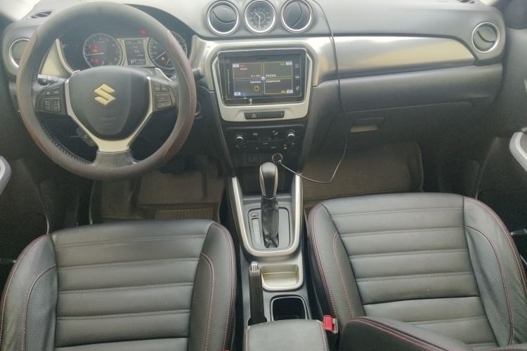 Used Suzuki Vitara 2016 1.4T Automatic Two-Wheel Drive Luxury Version Center Console