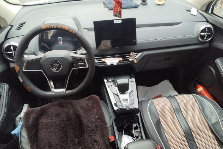 Used BYD Yuan New Energy 2019 EV535 Smart Connect Trendsetting Model Center Console