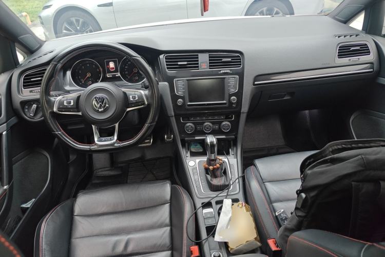 Used Volkswagen Golf GTI 2016 2.0 TSI GTI Center Console