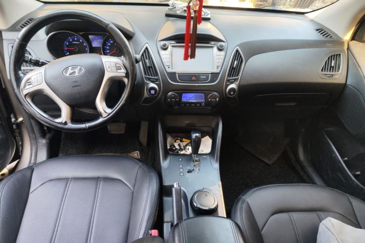 Used Hyundai ix35 2013 2.0L Automatic Two-Wheel Drive Smart GLS China IV Standard Center Console