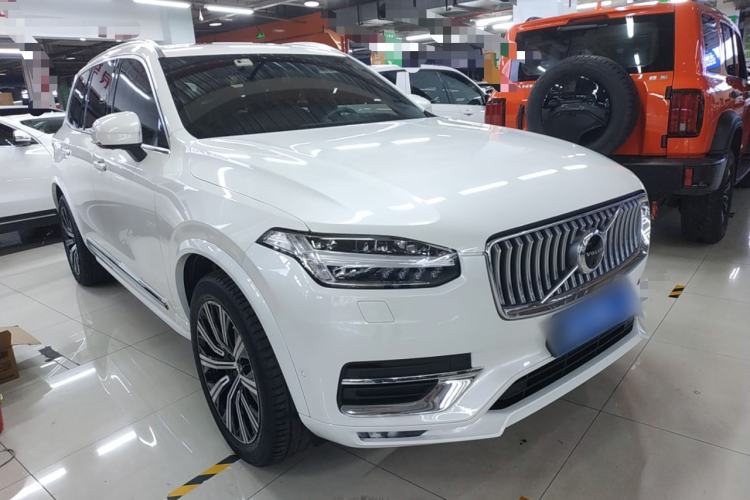 Used Volvo XC90 2021 B6 Luxury Smart Edition 7-Seater Front Right 45 Deg