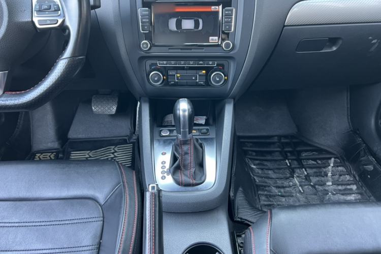 Used Volkswagen Sagitar 2013 2.0 TSI GLI Gear Lever