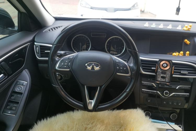 Used Infiniti QX30 2017 2.0T Four-Wheel Drive Fashion Edition
