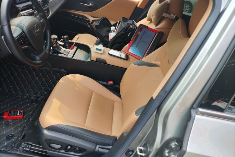 Used Lexus ES 2022 200 Excellence Edition Left Front Seat