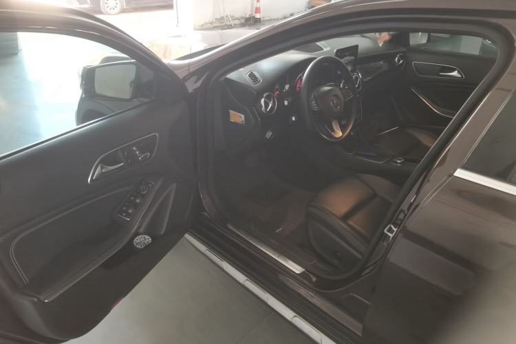 Used Mercedes-Benz GLA 2017 GLA 200 Sport Edition Driver Seat