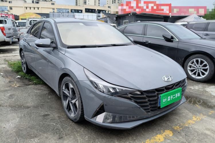 Used Hyundai Elantra 2022 1.5L CVT GLX Elite Edition Front Right 45 Deg