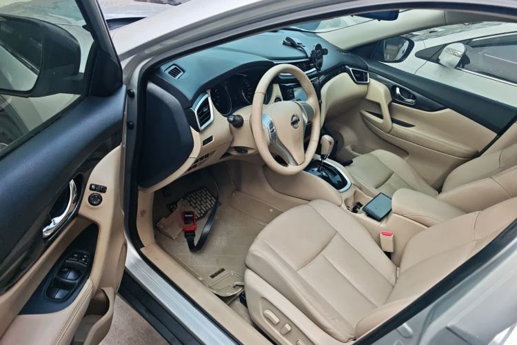 Used Nissan X-Trail 2014 2.5L CVT Leading Edition 4WD
