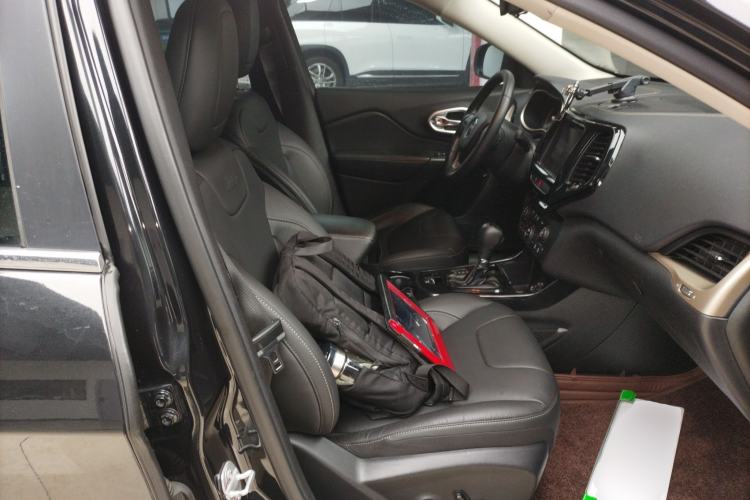 Used Jeep Cherokee 2017 2.0L Superior Edition