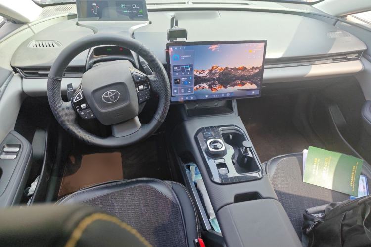 Used Toyota bZ5 2025 Model 550 JOY Center Console