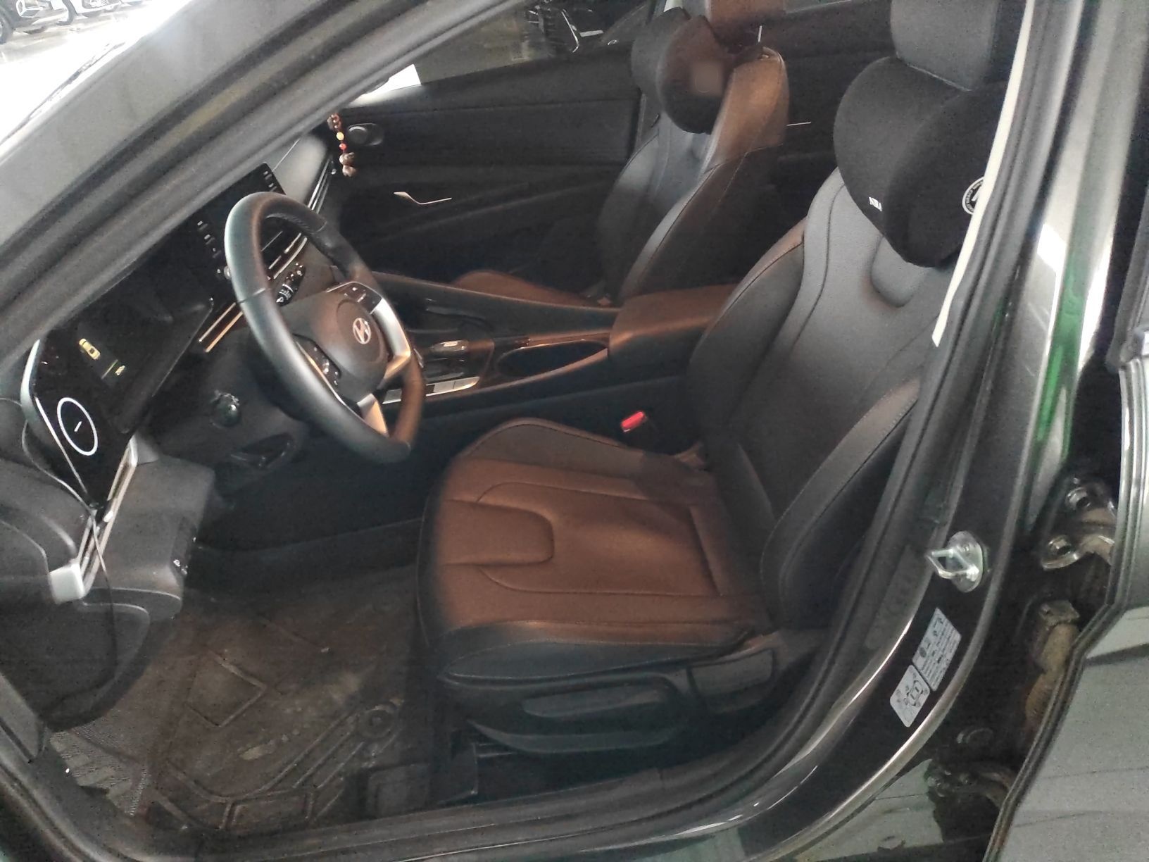 Переднее сиденье в автомобиле