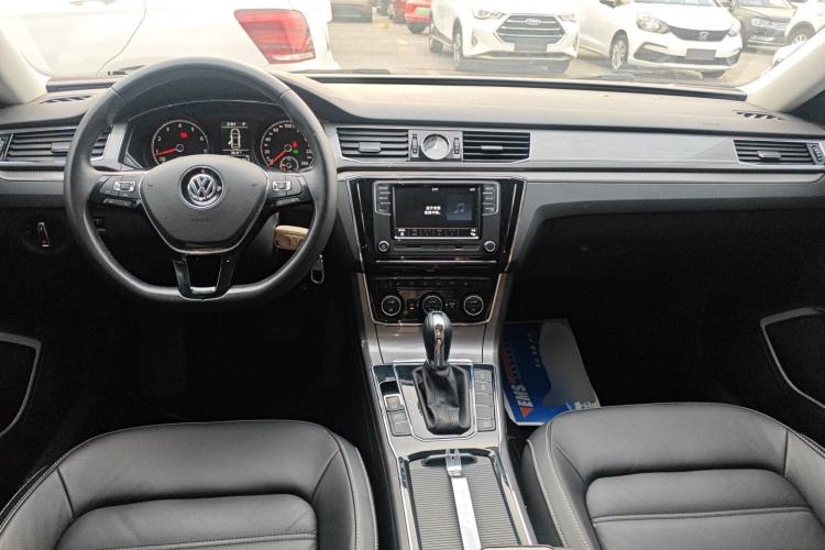 Used Volkswagen Passat 2016 330TSI DSG Luxury Edition Center Console