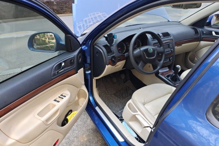 Used Skoda Octavia 2012 1.6L Manual Yijun Edition Driver Seat