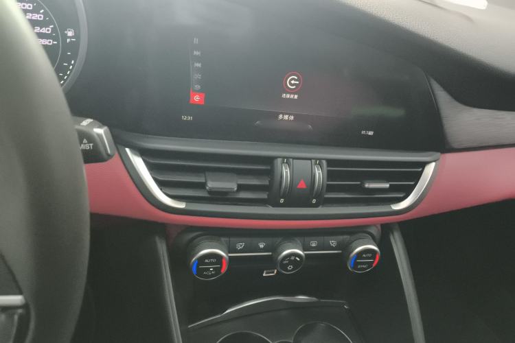 Used Alfa Romeo Giulia 2017 2.0T 200HP Luxury Edition